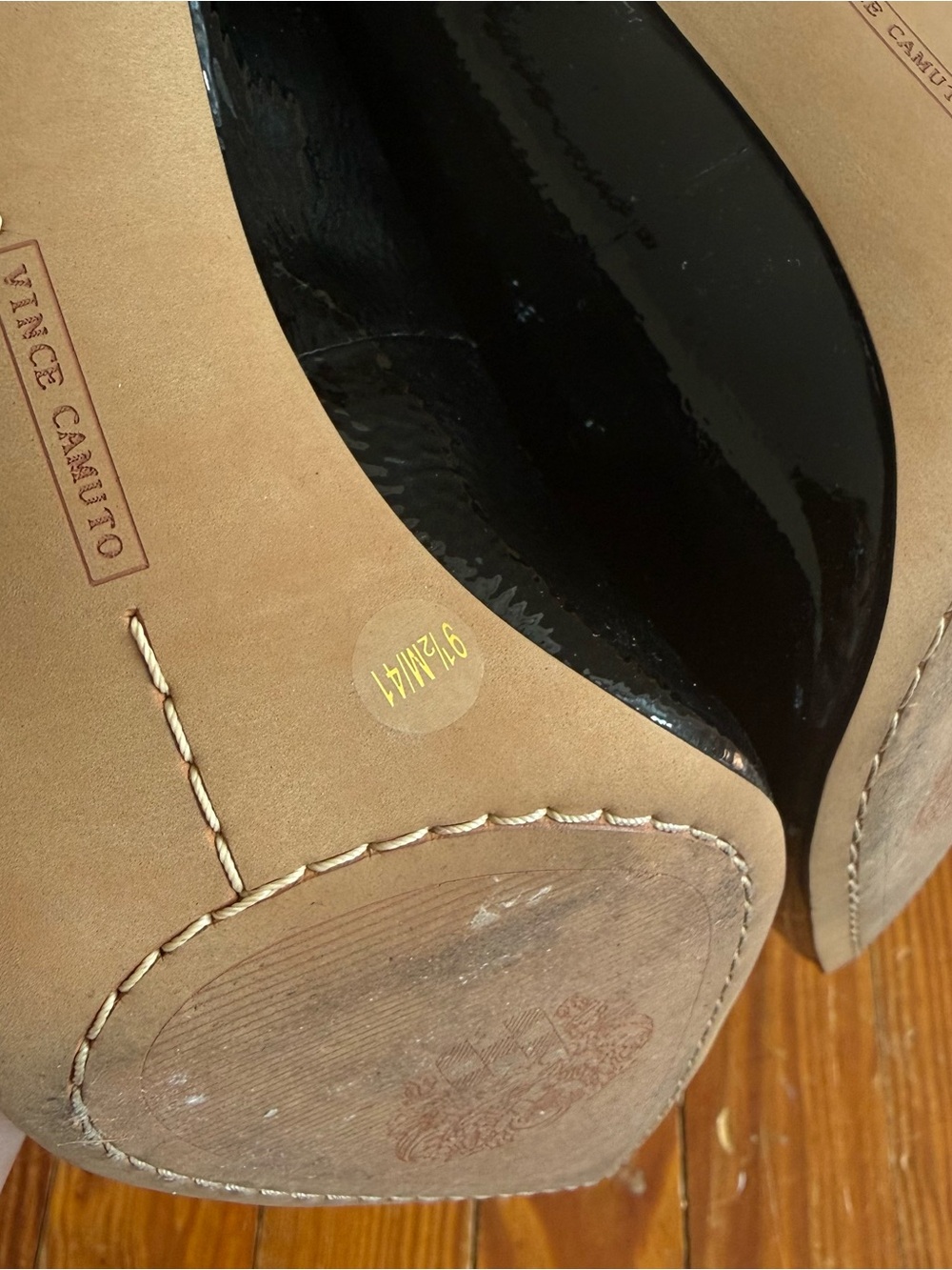 Vince Camuto Black Shoe Box with Pink Interior Trim - Picture 4 of 6